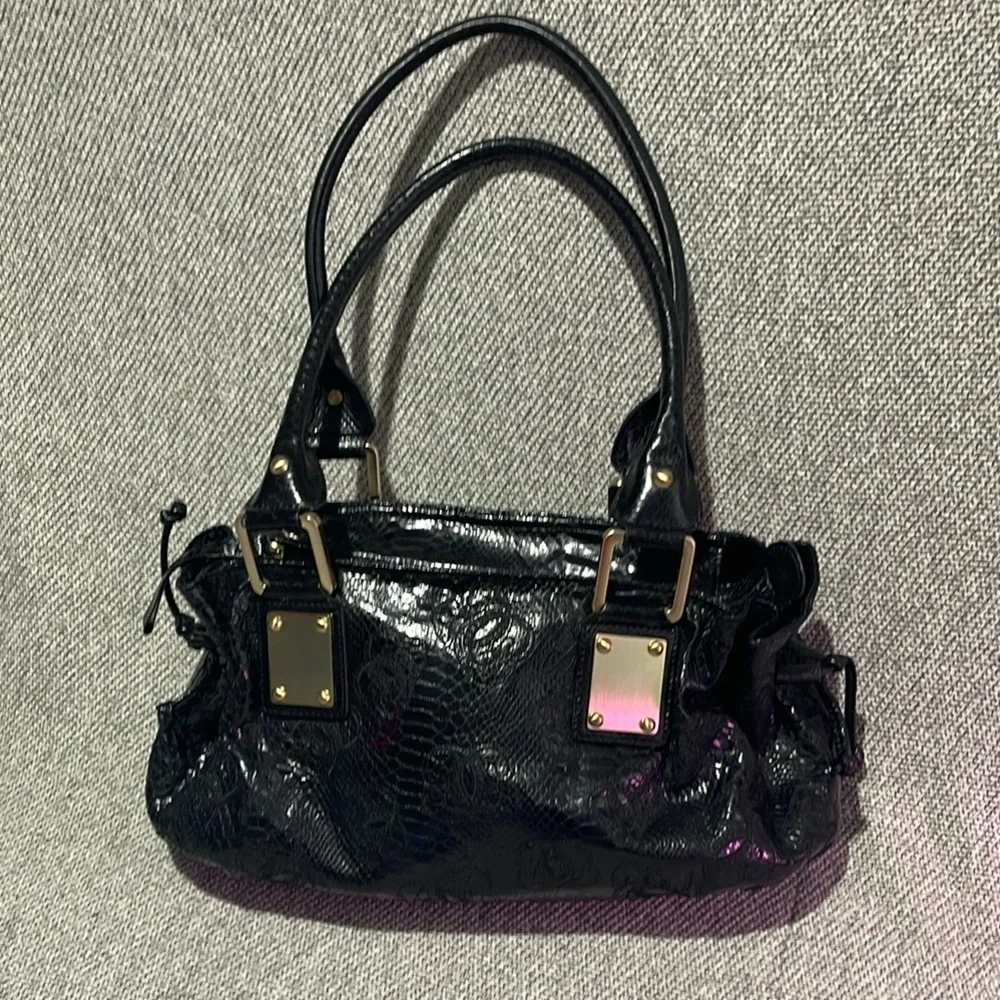 Sharif 1827 Couture Black Shoulder Bag with Glossy Finish and Silver Accents - Picture 12 of 16